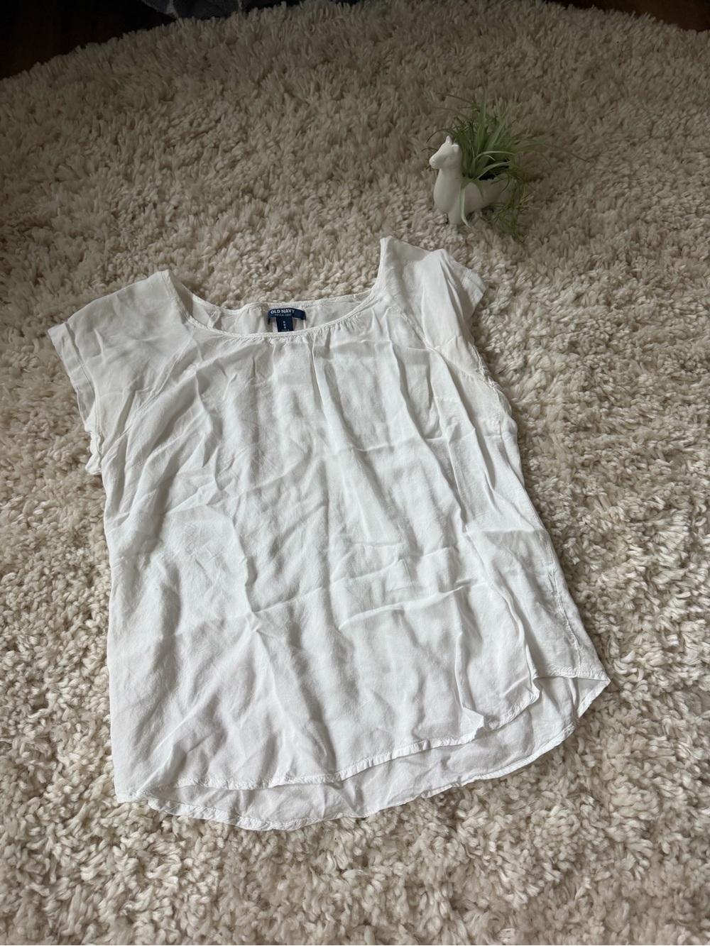 Old Navy White Short-Sleeve Scoop Neck flowy cute summer women’s Blouse